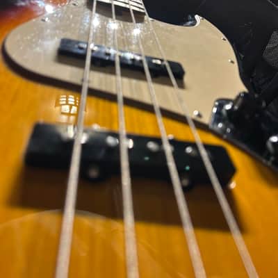 Fender 60th Anniversary American Jazz Bass 2005 - 2006 - 3-Color Sunburst image 4