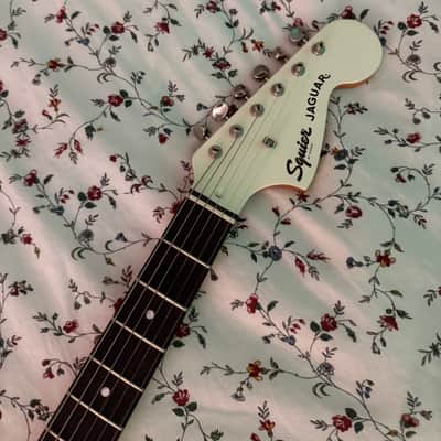 Squier Classic Vibe '60s Jaguar 2022 - Olympic White with Matching Headstock image 3