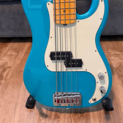 Fender American Professional II Precision Bass V with Maple Fretboard, Upgrades, Lightweight! image 2