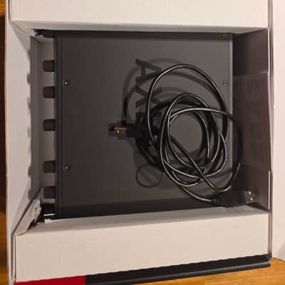 IK Multimedia AXE I/O USB Audio Interface 2019 - Present - Black image 2