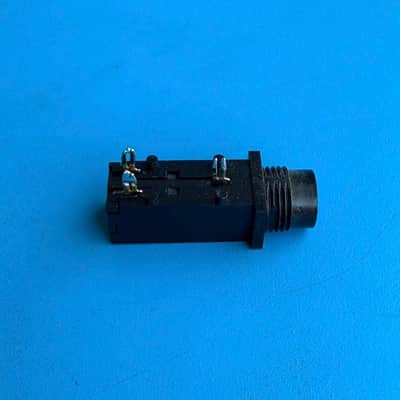 CASIO WK-1800 Keyboard Part: TS Sustain Pedal Input Mono 3-Pin Socket image 2