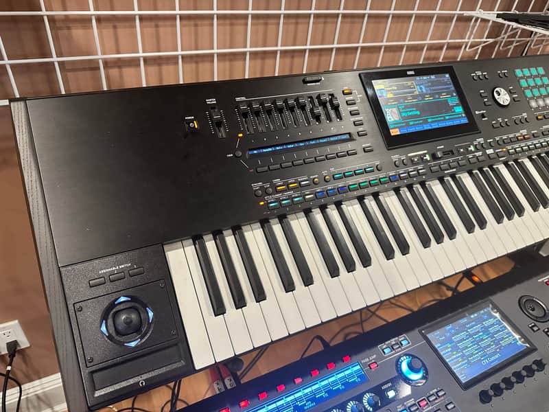 Korg PA5X 76-Key Arranger Workstation Keyboard – Display B-Stock image 1