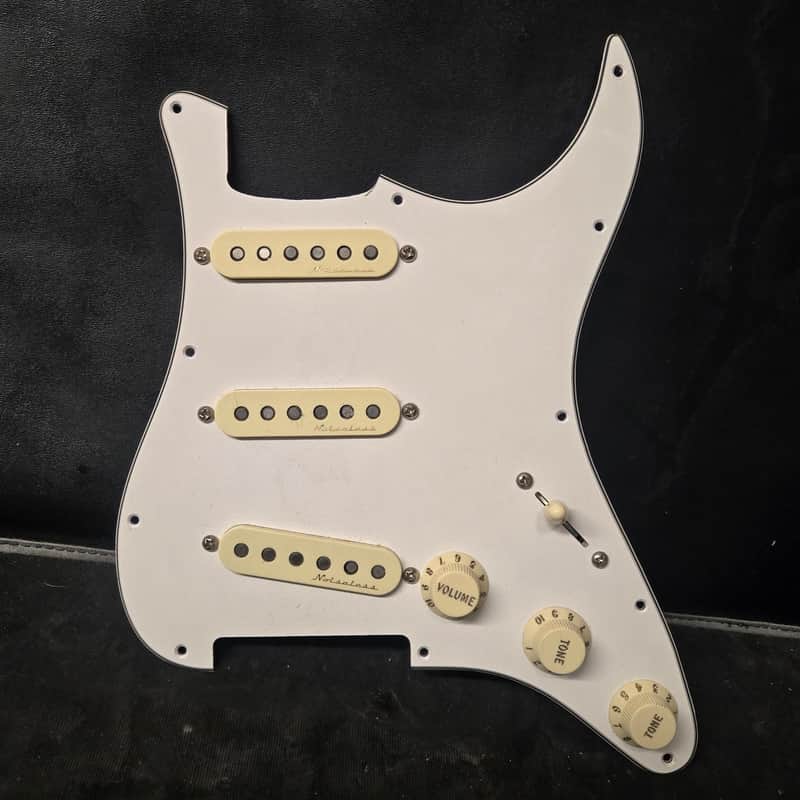 Fender Noiseless Stratocaster Pre Wired Pickguard - White/White image 1