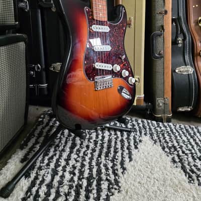 Fender Player II Stratocaster 2024 - Present - 3-Color Sunburst image 4