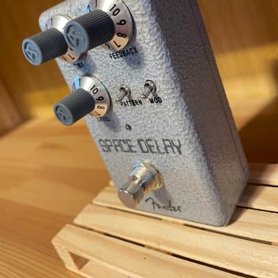Fender Hammertone Space Delay 2022 - Present - Hammered Metal image 3