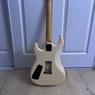 Kramer Baretta 1985 - Cream image 9