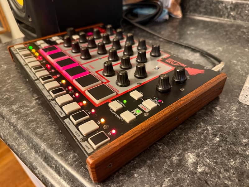 Immagine Akai Rhythm Wolf Analog Drum Machine and Bass Synthesizer 2014 - Present - Black - 1