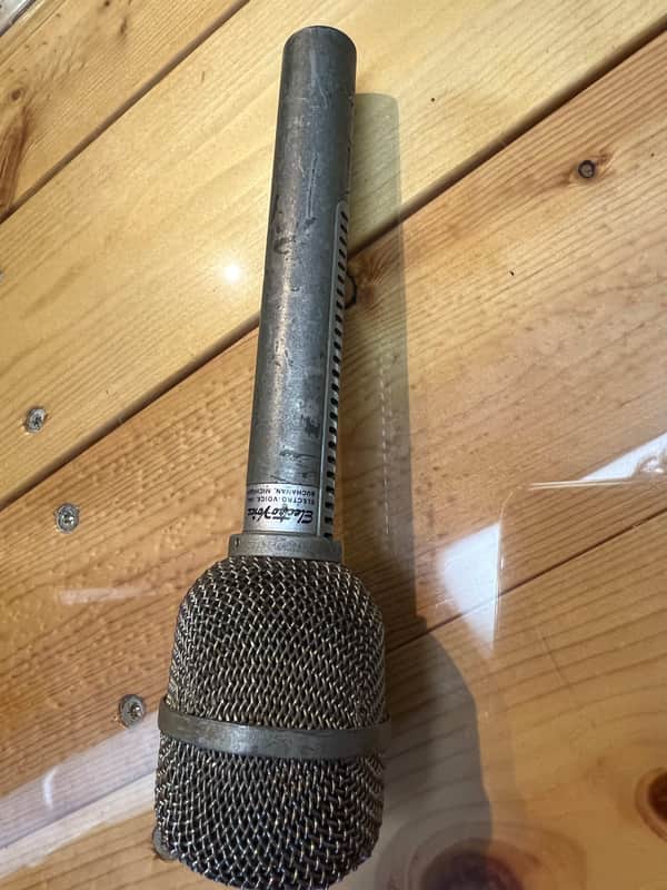 Electro-Voice RE11 Cardioid Dynamic Microphone image 1