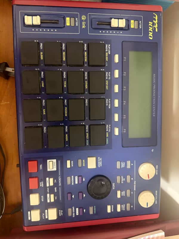 Akai MPC1000 Music Production Center 2004 - 2013 - Blue image 1