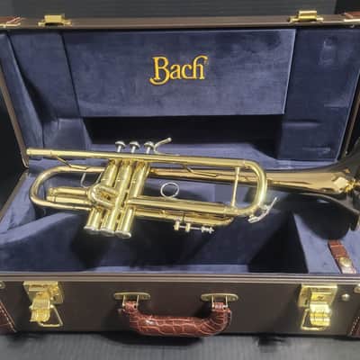 Bach Stradivarius 43G Bell Trumpet, 2 Mouthpieces &2 handle hardwood case. - Clear Lacquer image 2