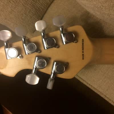 Sterling St Vincent Signature W/ Gig bag image 4