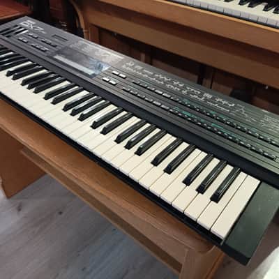 Yamaha DX7IIFD 16-Voice Synthesizer with Floppy Drive 1986 - 1989 - Black