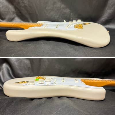 Fender Limited Edition Vintera III Late '50s Stratocaster White Blonde w/ Deluxe Gig Bag image 9