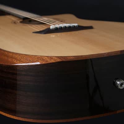 Washburn Comfort G20SCE Solid Sitka Spruce Top Grand Auditorium Electro Acoustic Guitar image 2