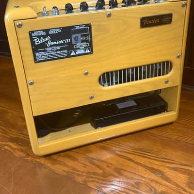 Fender Blues Junior III "Butterscotch Woody" FSR Limited Edition 15-Watt 1x12" Guitar Combo 2013 - 2014 - Butterscotch Blonde image 2