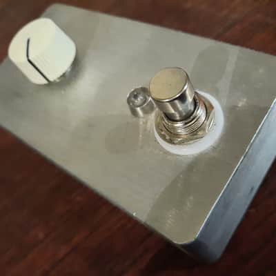 Handwired MXR Micro Amp Clone, one knob clean boost image 3