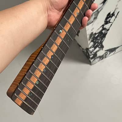 round-end stainless steel AAAA 22frets roasted flame Maple 22fret Roasted flame Maple Electric guitar neck Ebony fingerboard。 image 2