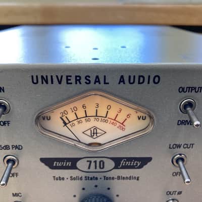 Universal Audio 710 Twin-Finity Microphone Preamp 2009 - Present - Silver image 3