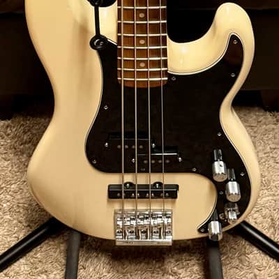 Fender Deluxe Active Precision Bass Special with Pau Ferro Fretboard 2017 - Olympic White image 2