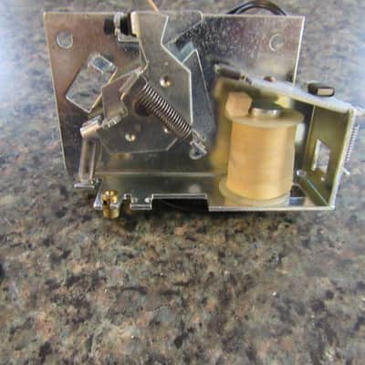 Thorens TP16 tone arm lift assembly image 5