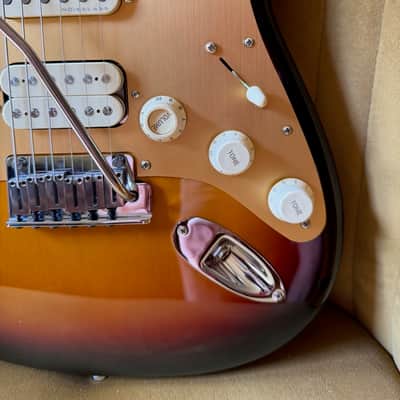 Fender American Ultra II Stratocaster HSS Ultraburst 2024 - Ultraburst image 2