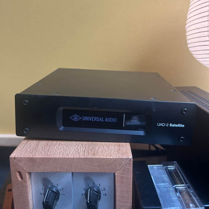 Universal Audio UAD-2 Satellite QUAD Core Thunderbolt DSP Accelerator 2019 - 2020 - Black image 1