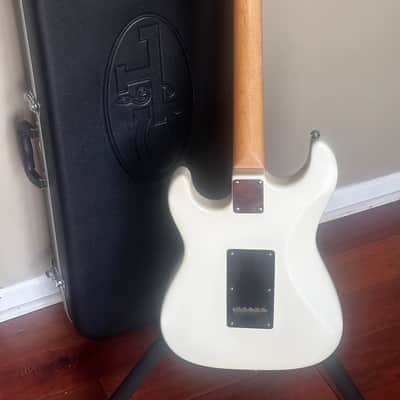 USA G&L Legacy  2008 - Olympic White Pearl image 8