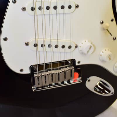 1995 Fender American Standard Stratocaster Electric Guitar, Maple Fingerboard, Black w/ Case image 5
