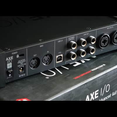 IK Multimedia AXE I/O USB Audio Interface 2019 - Present - Black image 4