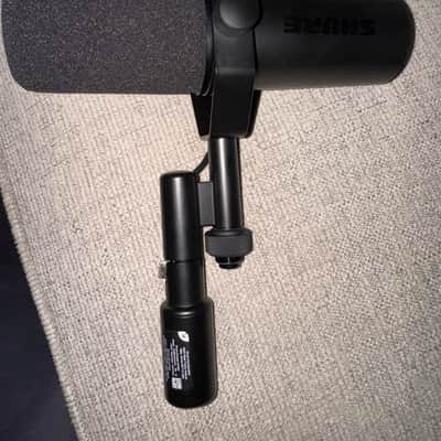Shure SM7dB Cardioid Dynamic Microphone with Built-In Preamp 2023 - Present - Black image 3