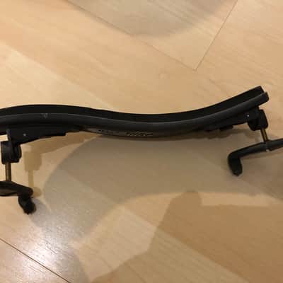 Antonio Rossi 4/4 violin with case, shoulder rest, and bow in excellent condition image 3