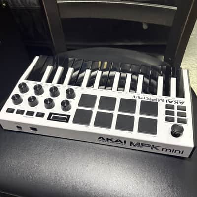 Akai Professional MPK Mini MK3 (Used) image 4