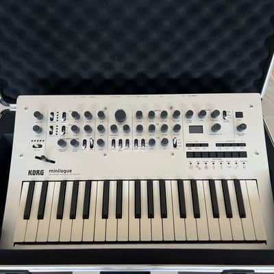 Korg Minilogue 4-Voice Polyphonic Analog Synthesizer 2016 - Present - Silver image 2