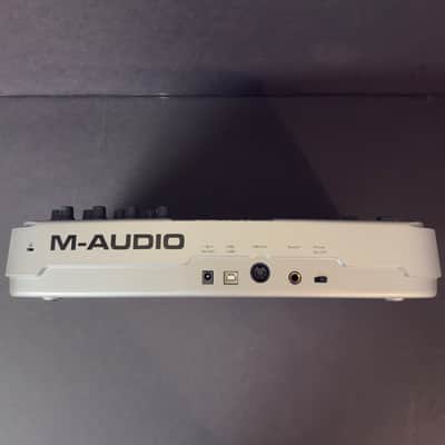 M-Audio Oxygen 8 V2 25-Key MIDI Controller Keyboard 2006 - 2007 - Silver image 3