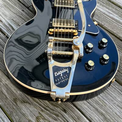 Gibson Les Paul "Black Beauty" 2003 Classic - Ebony with Gold Hardware and Bigsby Tremolo image 1