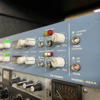 Orban Model 424A Stereo Gated Compressor / Limiter with De-Esser 1980s - Blue original vintage USA image 5
