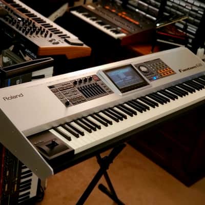 MUST SEE!!! ROLAND FANTOM G8 FULLY INSPECTED/SERVICED AND IN AMAZING CONDITION! image 9