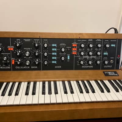 Moog Minimoog Model D Reissue 44-Key Monophonic Synthesizer (2016) 2016 - 2017 - Black / Wood