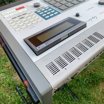 Akai MPC60 Integrated MIDI Sequencer and Drum Sampler 1988 - 1991 - Grey