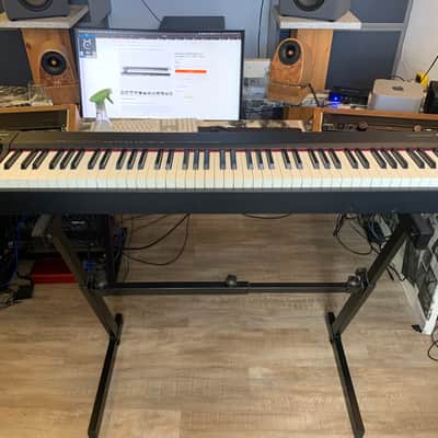 Roland A88 2012-2019 - Black/White + Roland KS 18Z Stand
