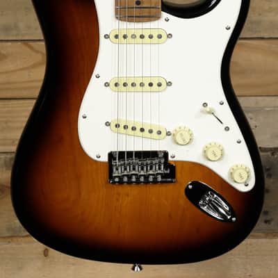Fender DE American Professional II Stratocaster Electric Guitar 2-Color Sunburst w/ Case image 2