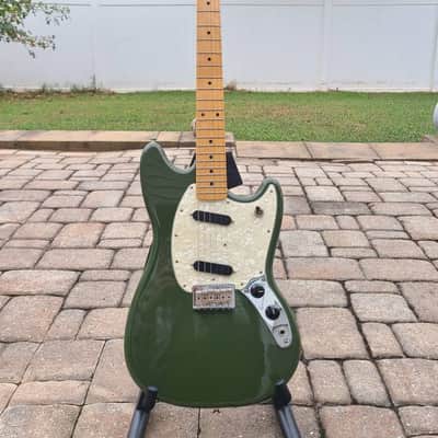 Immagine Fender Offset Series Mustang with Maple Fretboard 2017 - 2019 - Olive - 1