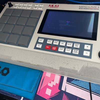 Akai MPC Live II Standalone Sampler / Sequencer Retro Edition 2020 - Present Grey image 3