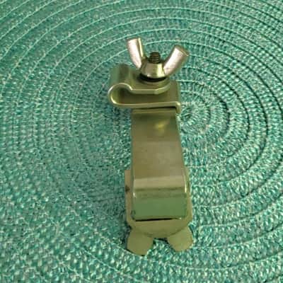 RARE & CLEAN! 1920s 1930s 1940s 1950s * Slingerland RADIO KING clamp on CYMBAL MOUNT HOLDER for L ARM * CLAMPS onto Bass Drum HOOP * Clean NICKEL * mount bracket image 2