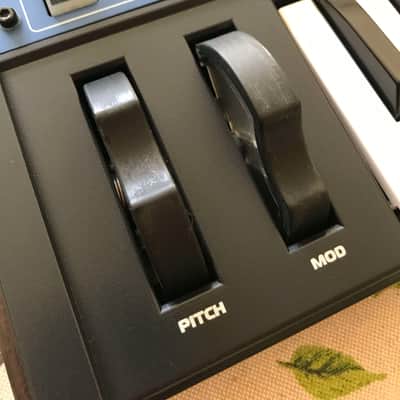 Novation MiniNova 37-Key 18-Voice Synthesizer 2012 - Present - Blue image 6