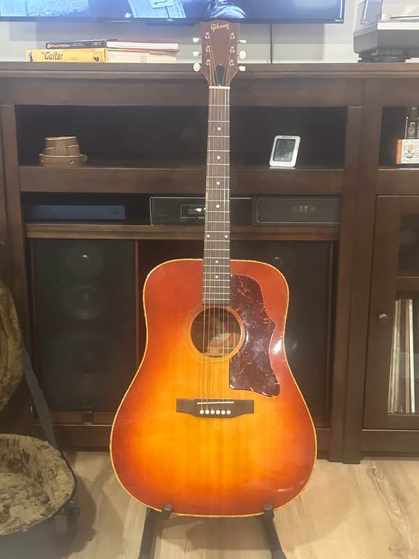 1973 Gibson J-45 Deluxe - Cherry Sunburst