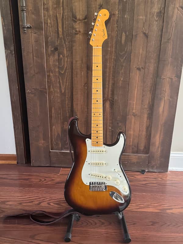Fender Eric Johnson Stratocaster with Maple Fretboard 2005 - Present - 2-Color Sunburst