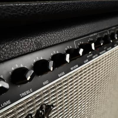 Fender Princeton Chorus PR 82 Solid State Guitar Combo Amp image 2