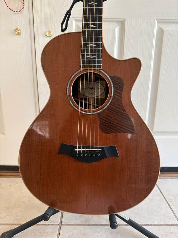 Taylor 812 CE