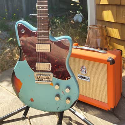 Squier Paranormal Toronado 2021 - Present - 3-Color Sunburst image 2